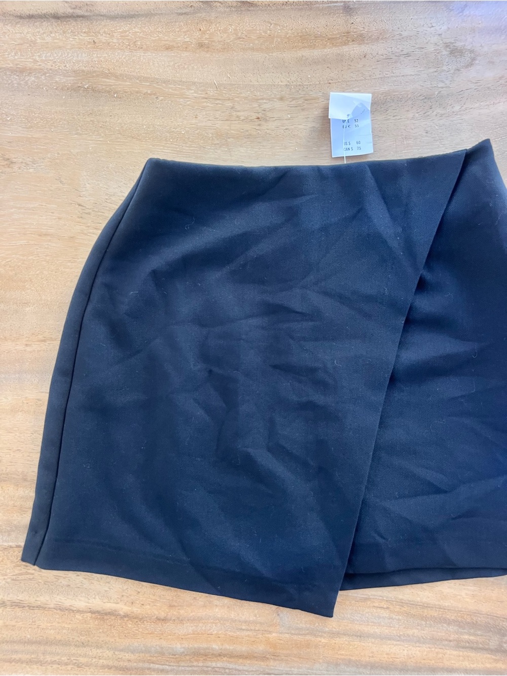 NWT Abercrombie black skirt - Picture 2 of 5